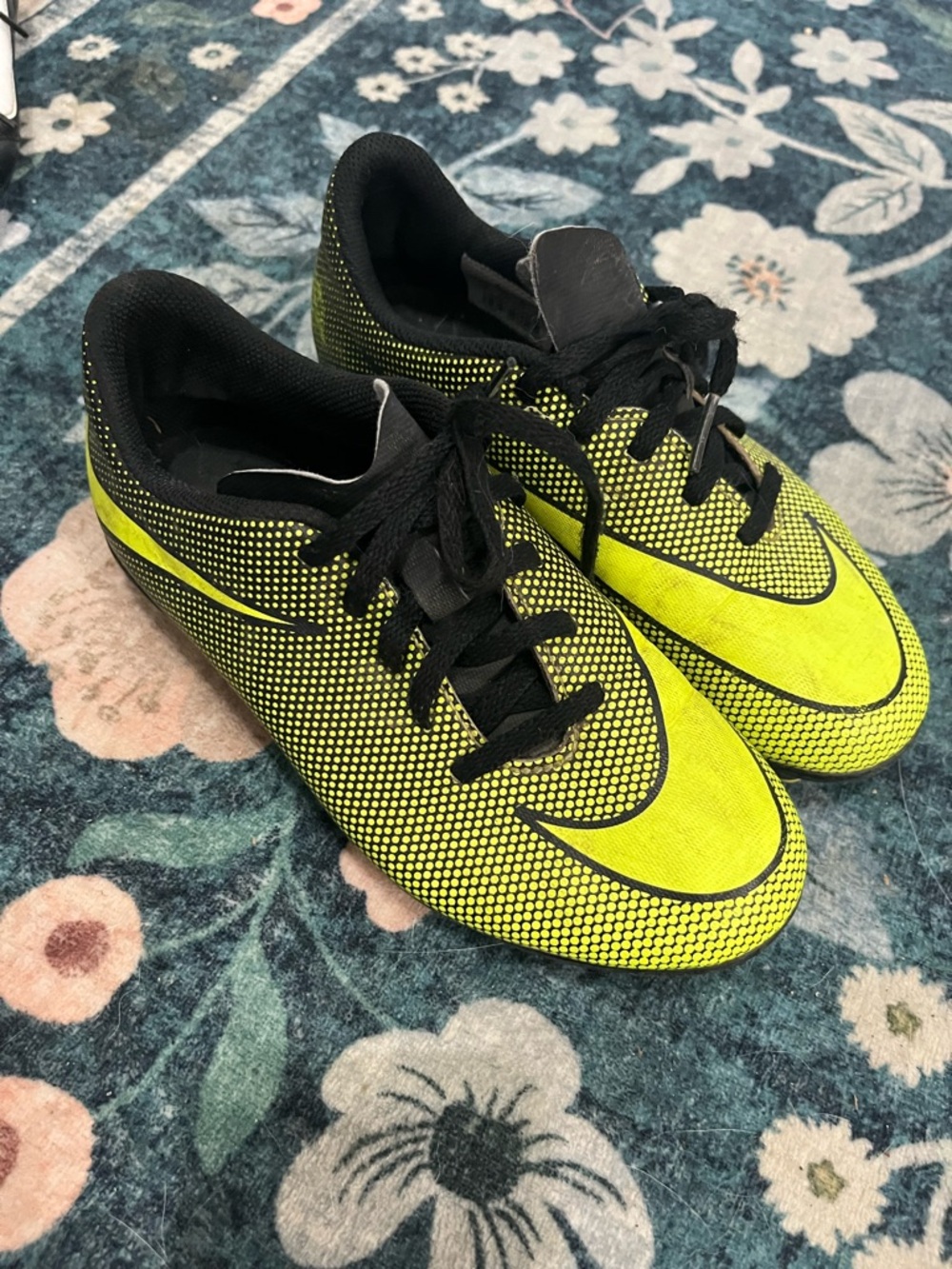Nike Kids boys or girls youth Soccer Cleats size 3
